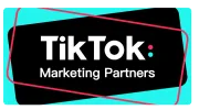 Logotipo dos Parceiros de Marketing do TikTok em fundo preto, rosa e ciano com linhas diagonais rosa.
