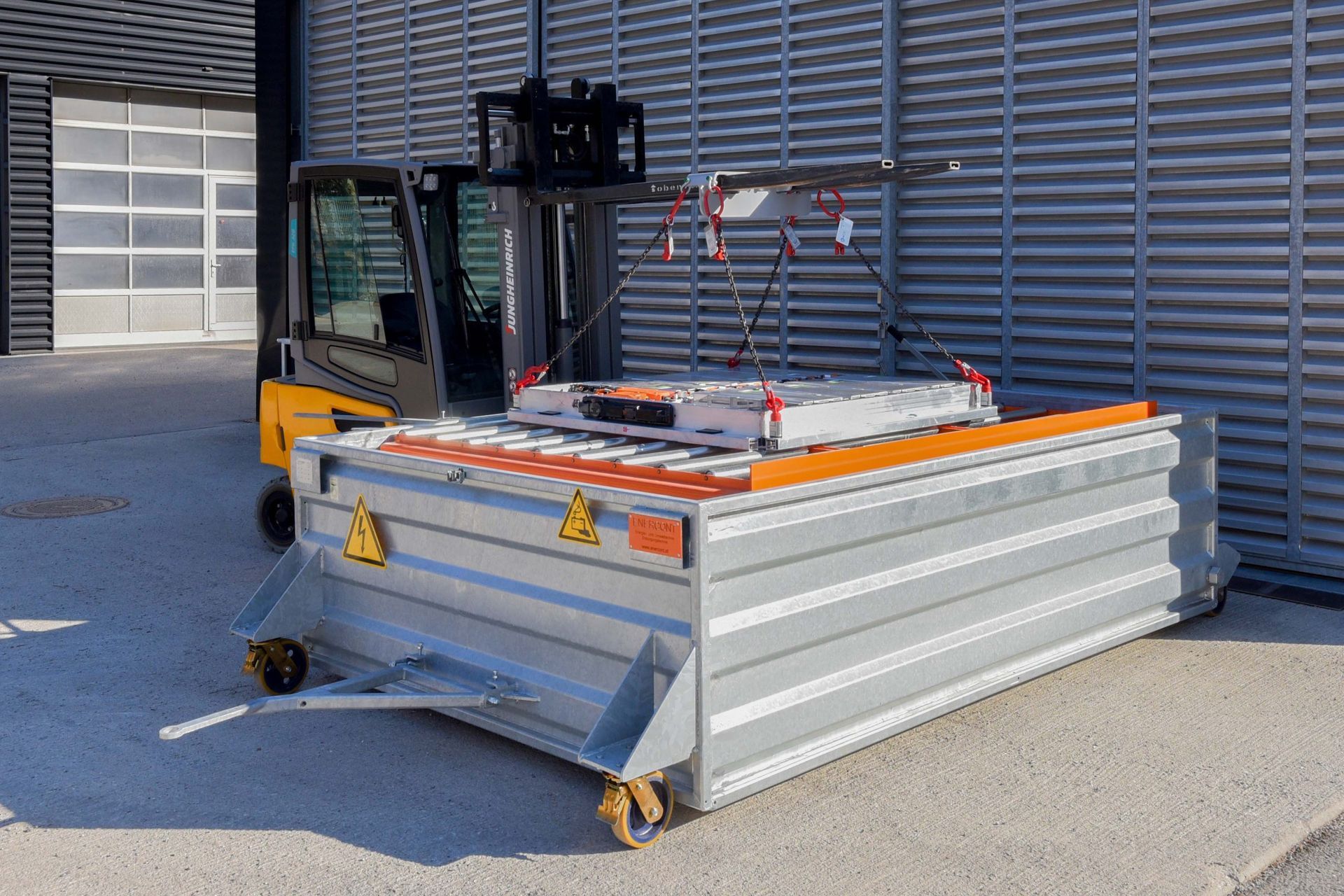 Fahrbarer Löschcontainer