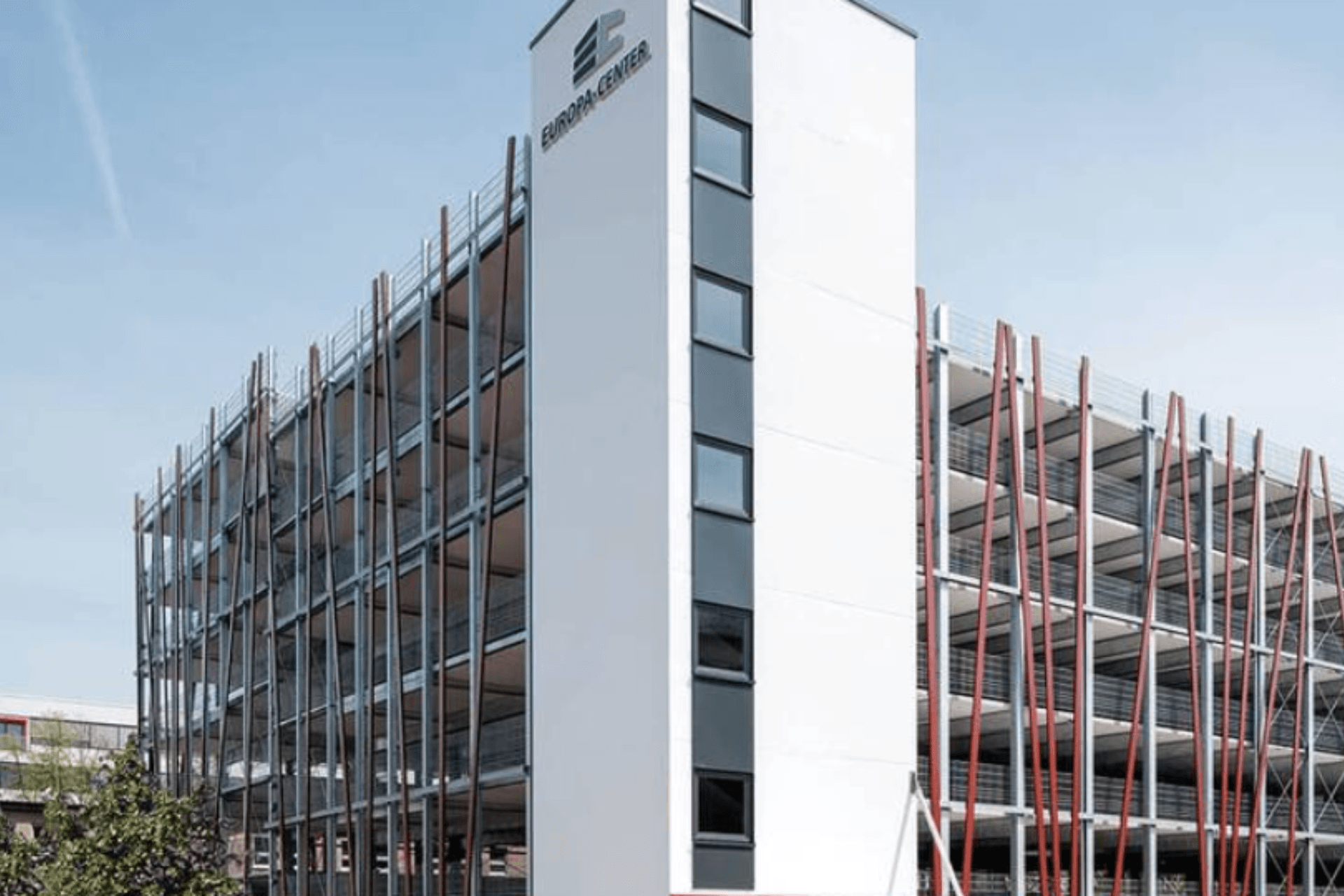 Planung und Konzeptionierung einer Photovoltaik-Anlage für das Parkhaus des Europa Centers Berlin
