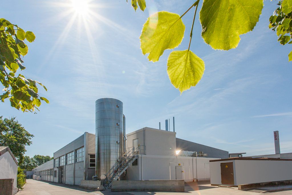 Planung einer Photovoltaikanlage auf den Gebäuden der hapa AG in Herrieden, Bayern.