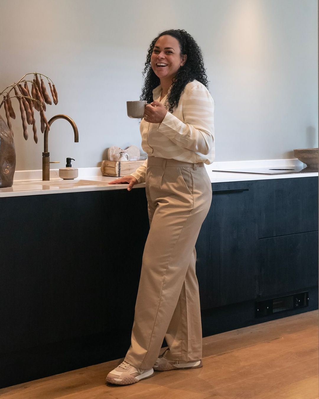 Suncheré Felter is interieurontwerper en interieurstylist. Zij is het gezicht achter de interieurstudio SunStyling uit Steenbergen.