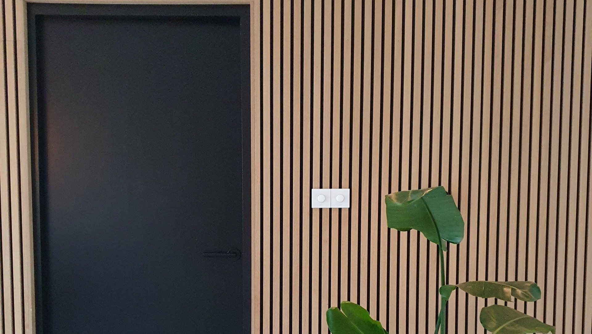 Akoestische wandpanelen. Wandbekleding met akoestische wandpanelen.