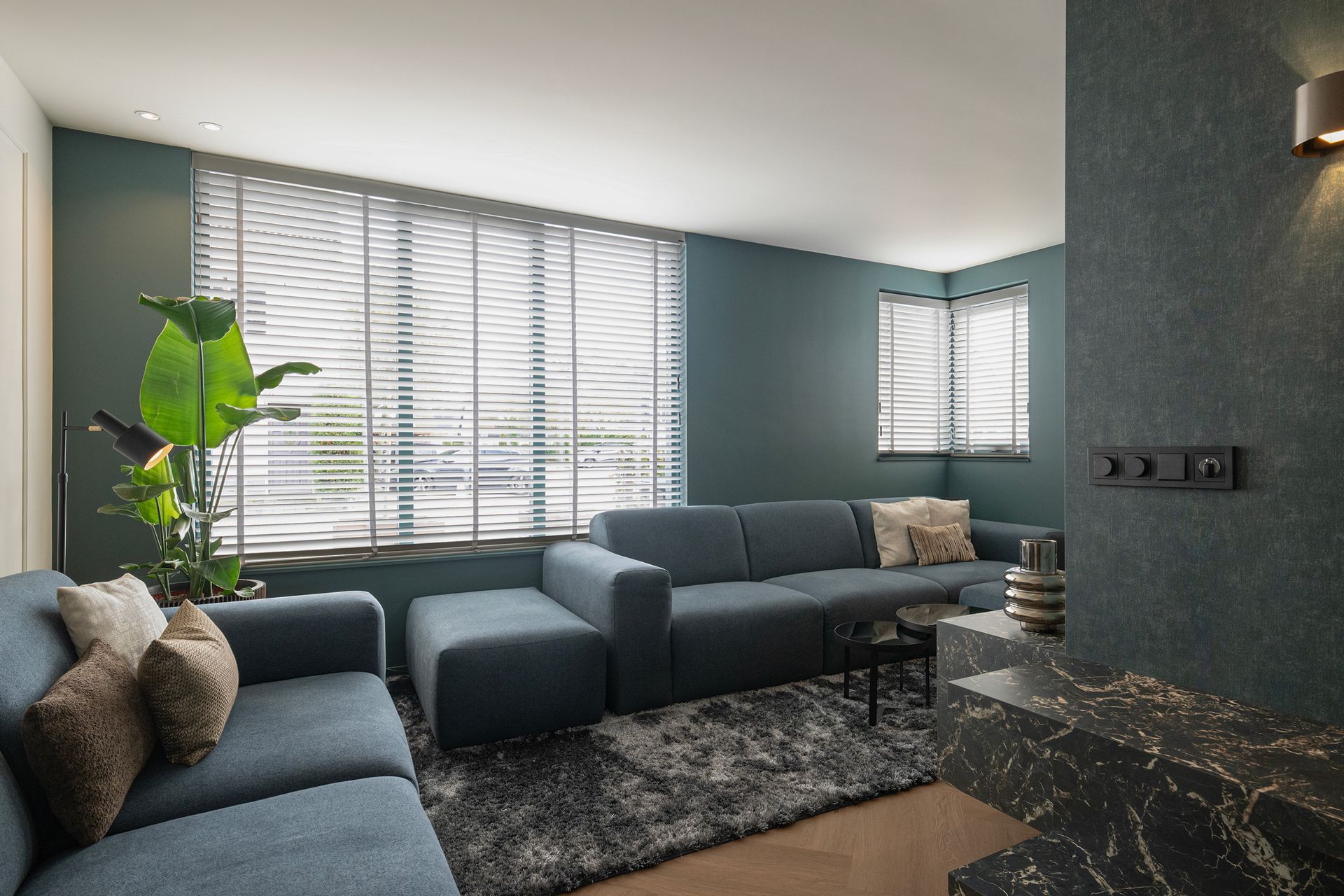 Kleur in de woonkamer. Kleur op kleur voor meer eenheid