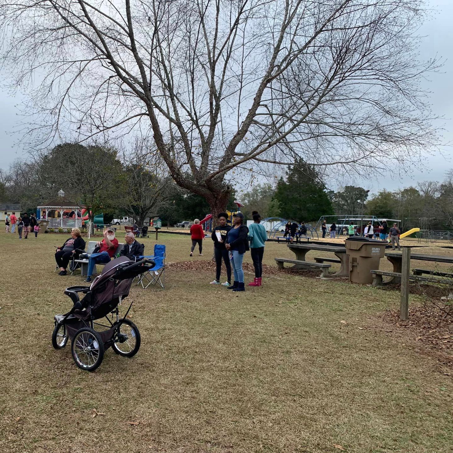 Poulan Christmas Parade
