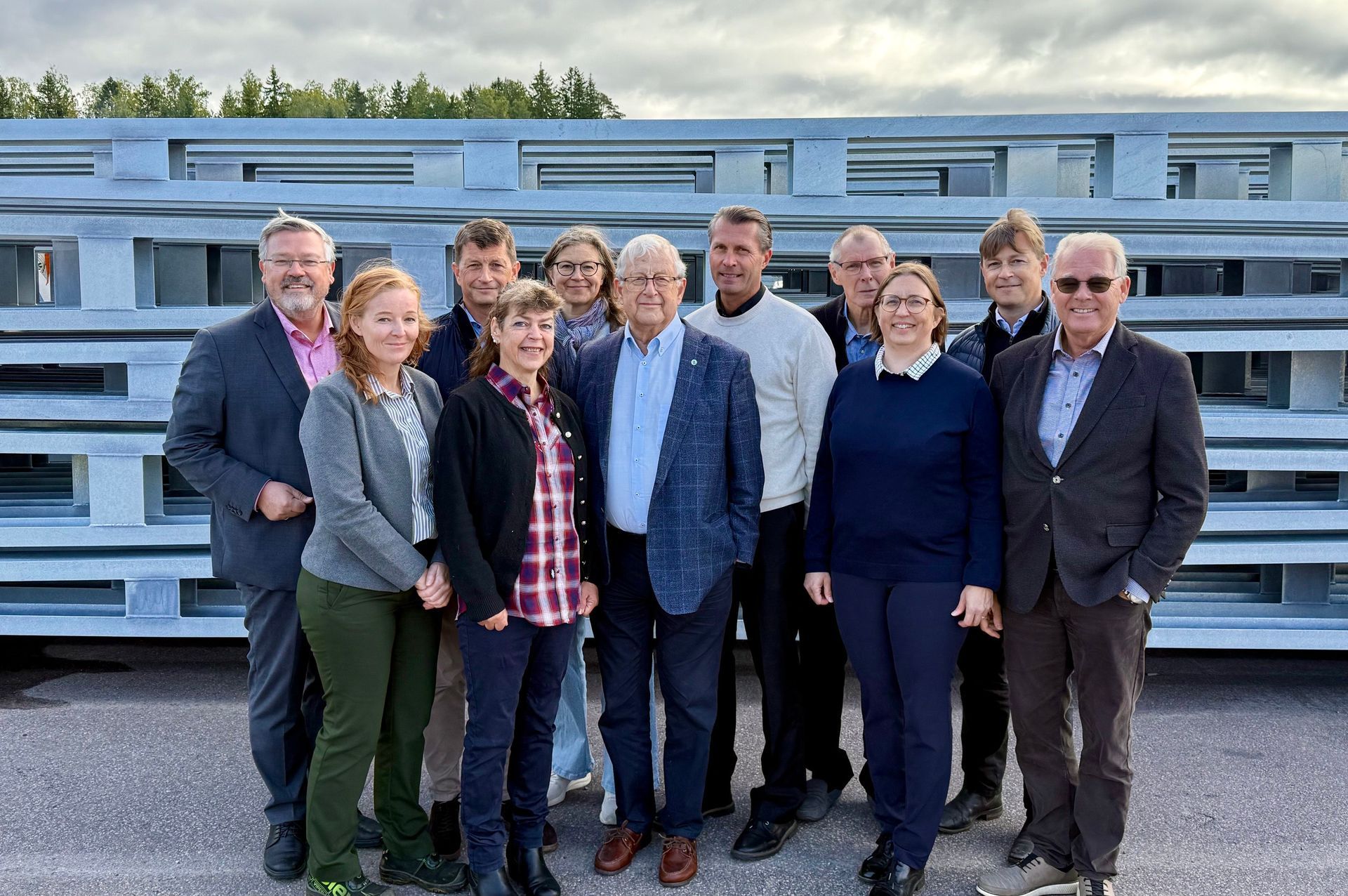 Styrelsen för Skyllbergs Bruks AB samt tjänstemän: företagets ekonomichef Mats Sundqvist, Jenny Falkeling, vd Defab;  Ivan Svensson, koncern-vd, ord. ledamot; Anna-Lena Olausson,  arbetstagarrepresentant; Maria Gunnarsson, vd Skyllberg Energi AB & Skyllberg Elnät AB, suppleant; Gustaf Svensson sr, ord. ledamot; Daniel Styrenius, ord. ledamot;  Stefan Petterson, ord. ledamot; Helena Johansson, kvalitetschef, suppleant; Gustaf Svensson jr, vd Nils Ahlgren AB, suppleant; Jan Pieters, styrelsens ordförande, ord. ledamot. 
Foto: Jan-Åke Bergström