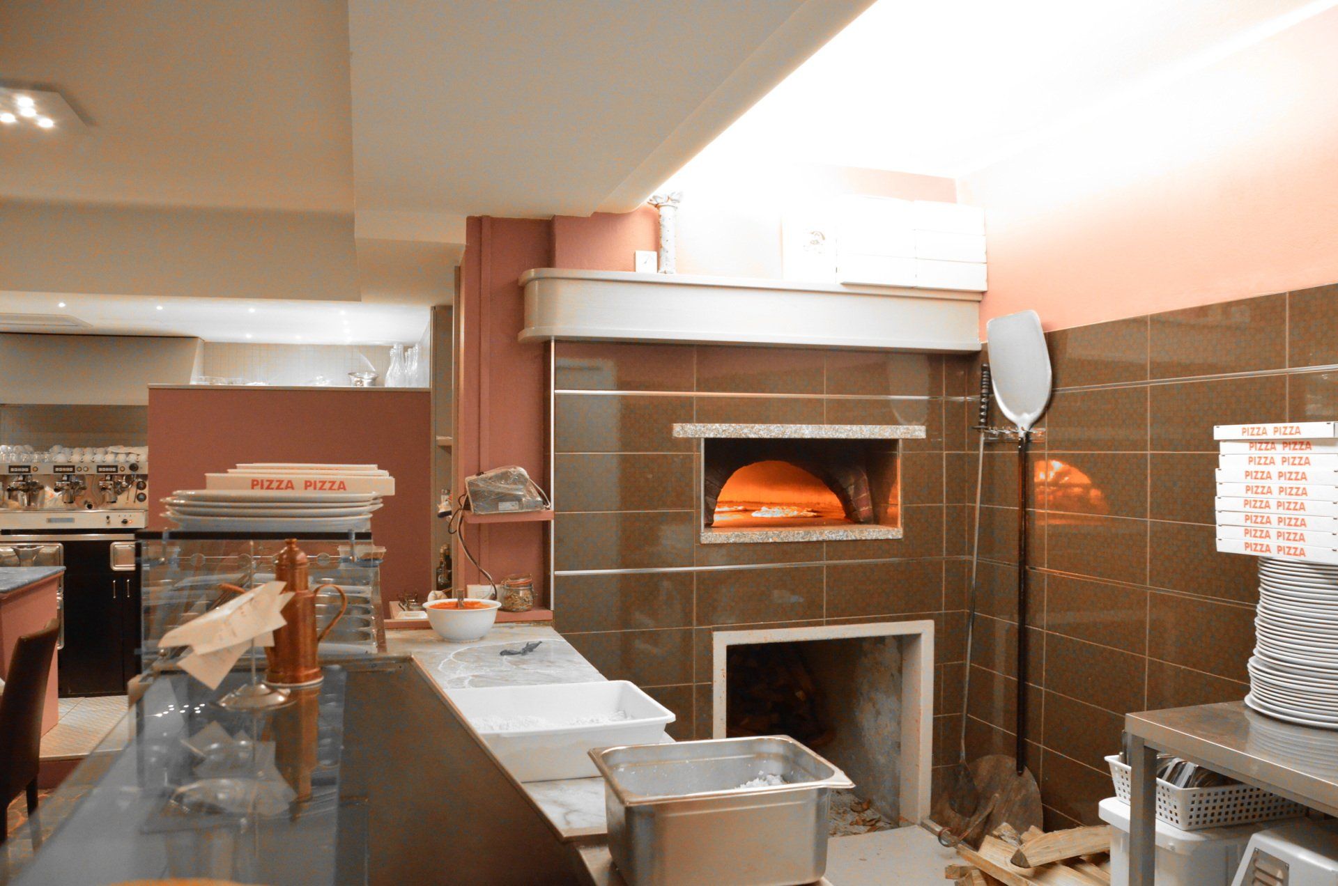 pizza con forno a legna