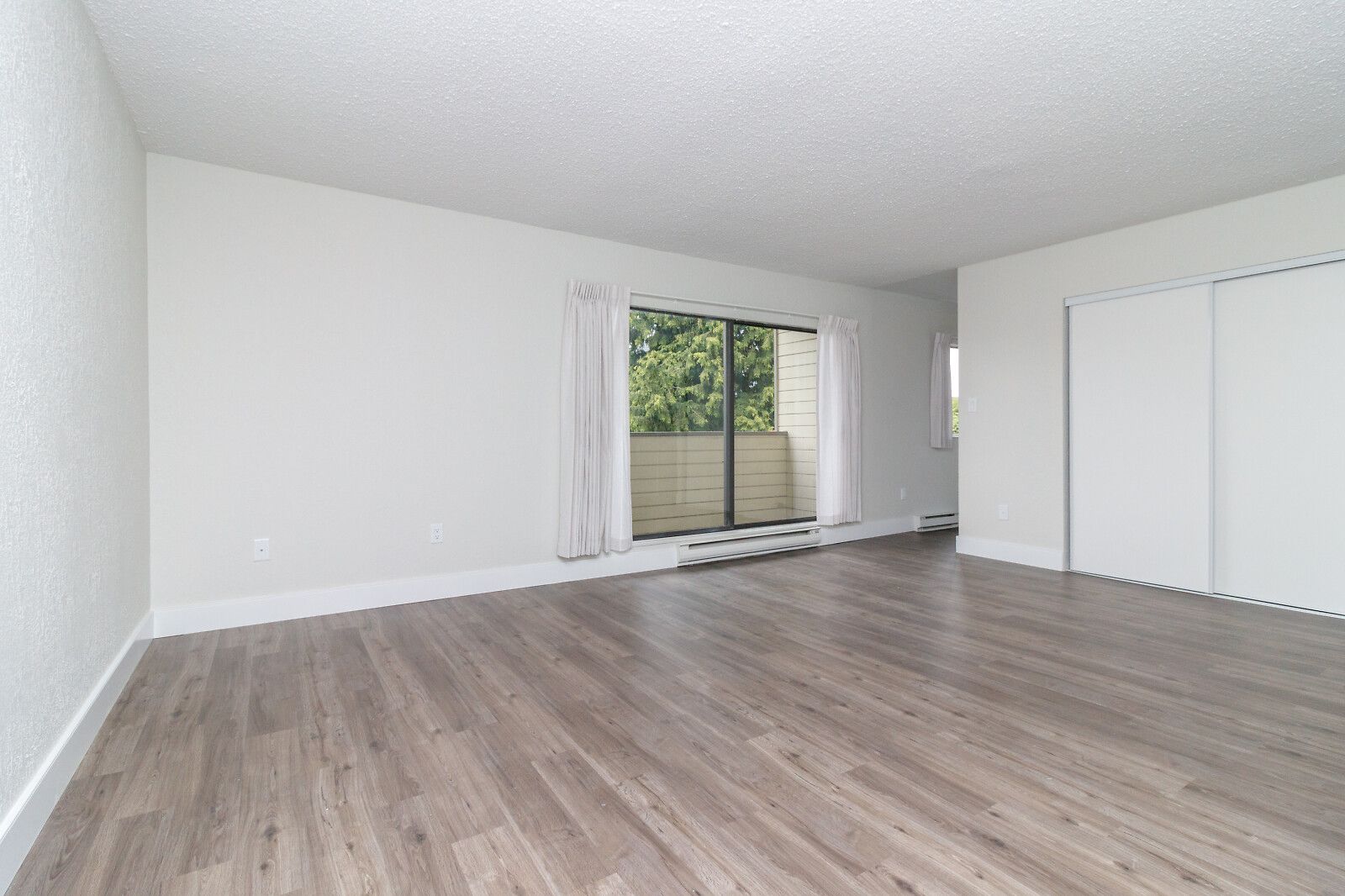 Queenston Manor Apartments Suites