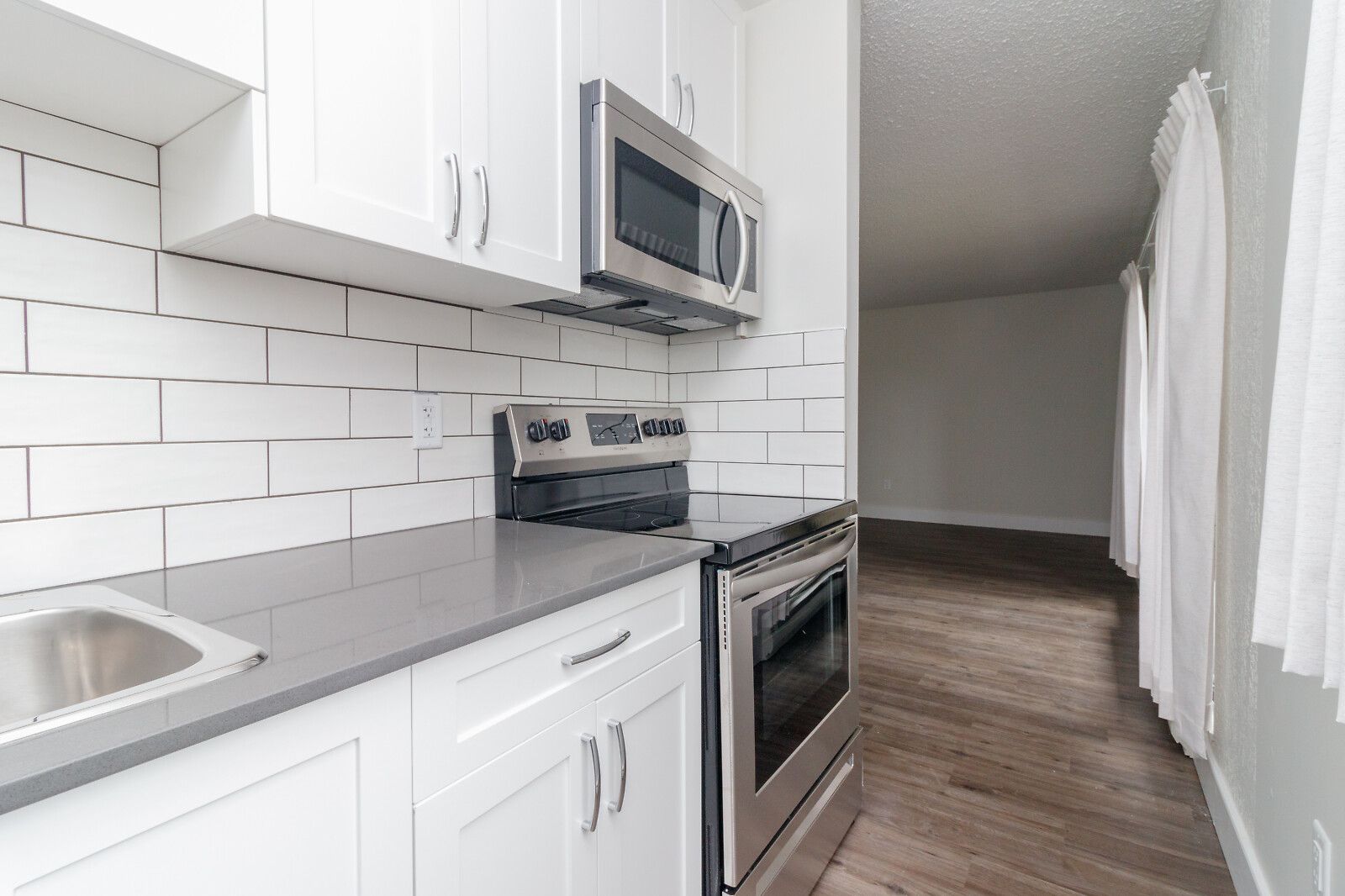 Queenston Manor Apartments Suites