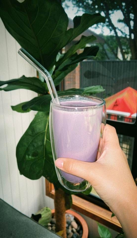 Ali, fruit and oat smoothie