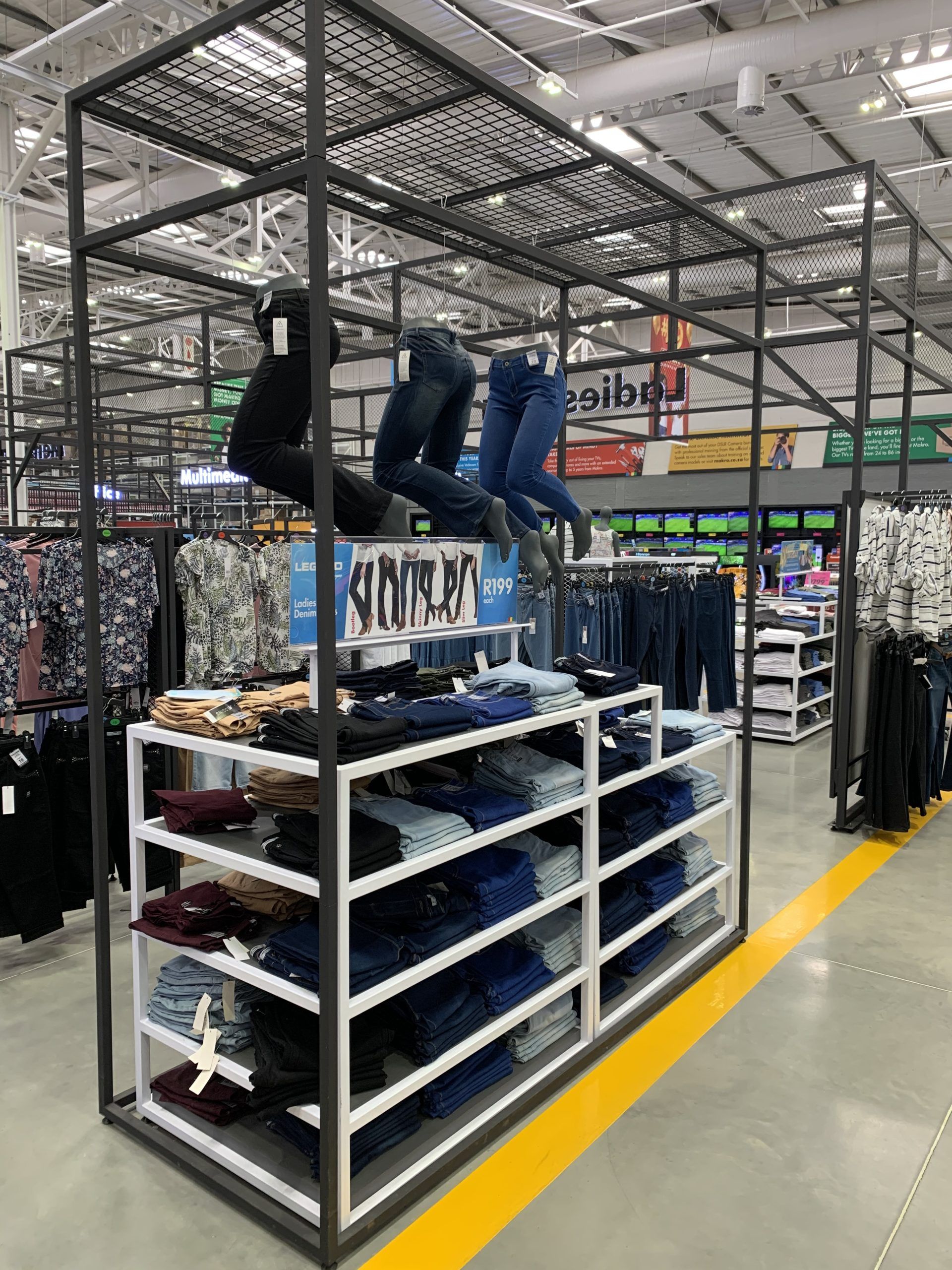 CLOTHING FIXTURES from KK shelving