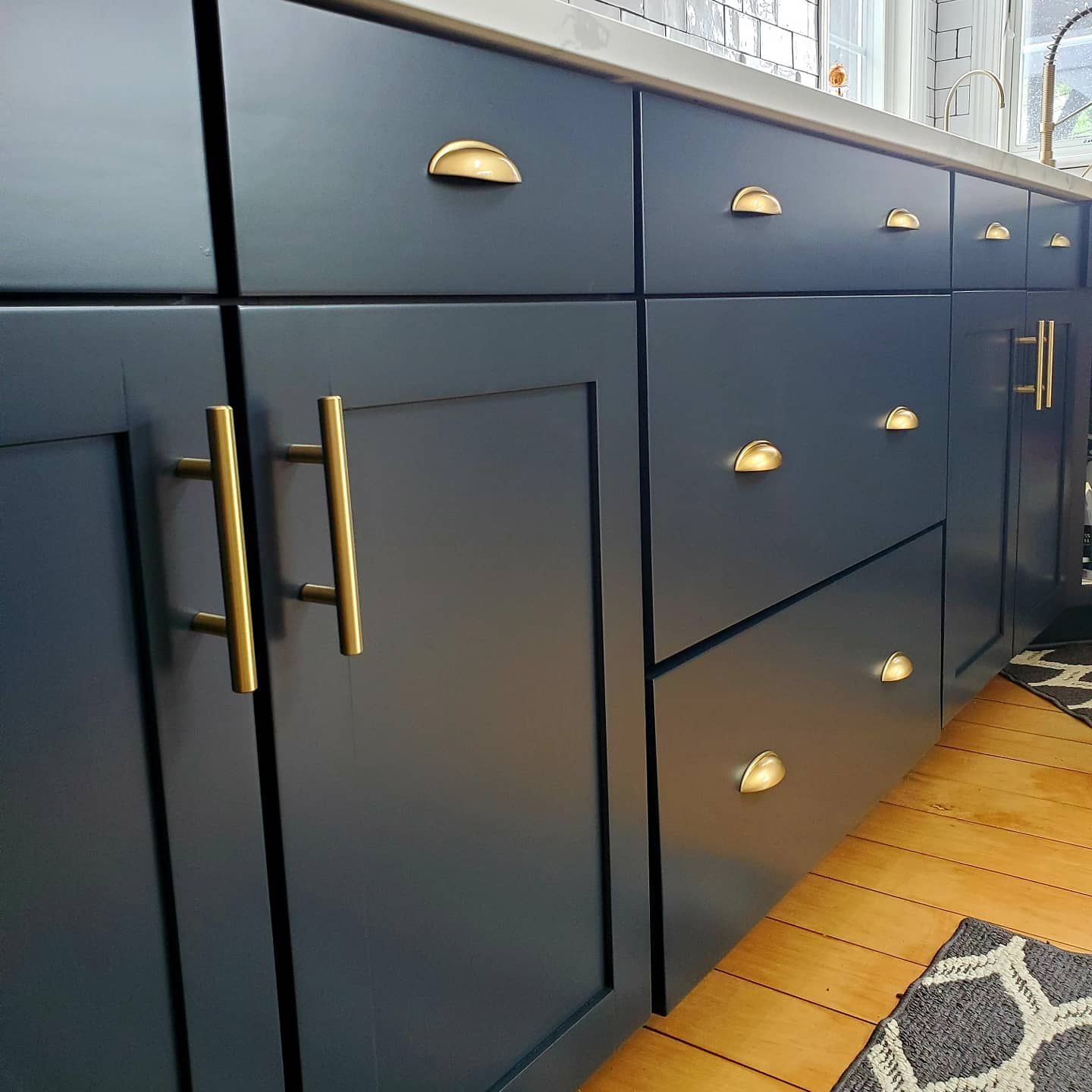 Painting kitchen & bathroom cabinets to update