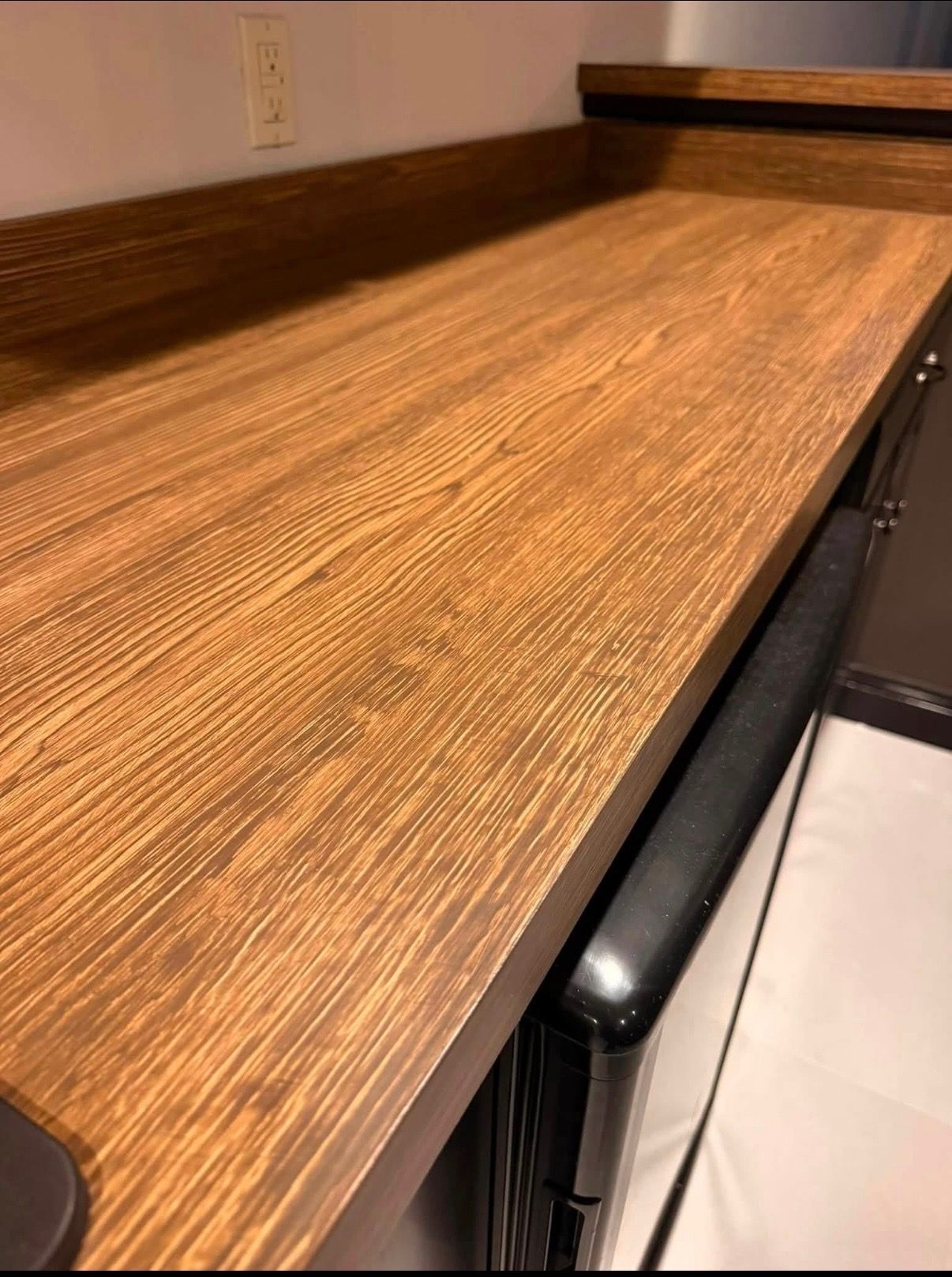 created a woodgrain table from paint