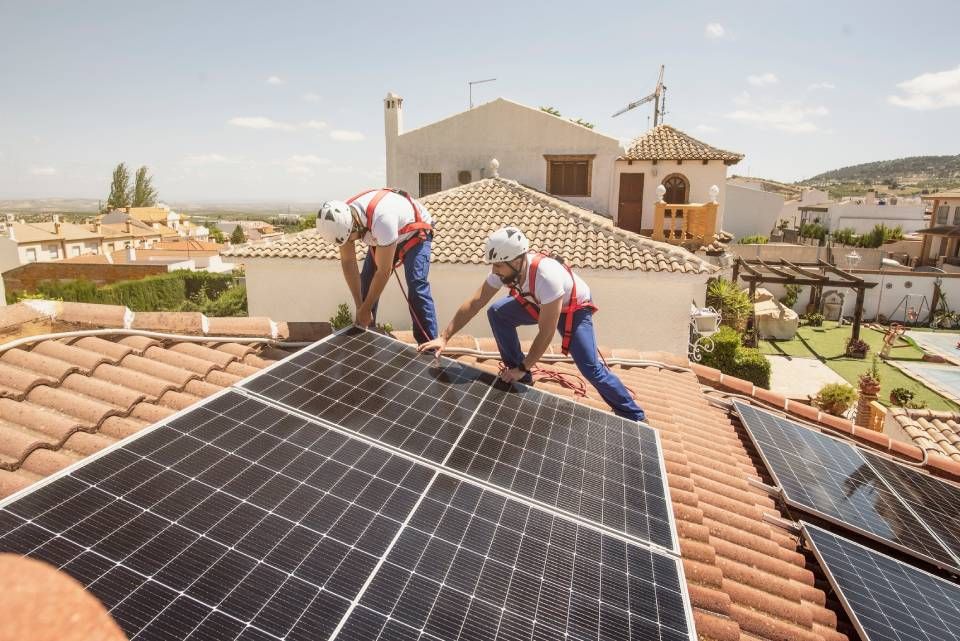 smontaggio pannello solare per manutenzione