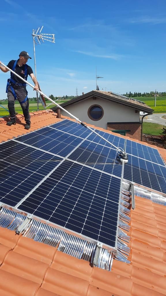 Pulizia di impianti fotovoltaici e pannelli solari a Bologna