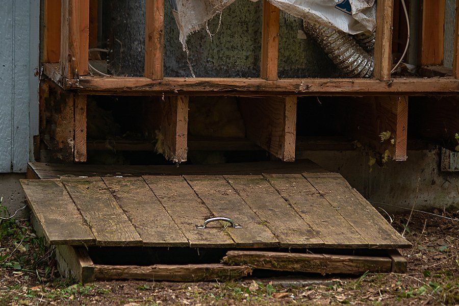 Lid can be seen on the access point of crawl space or basement.