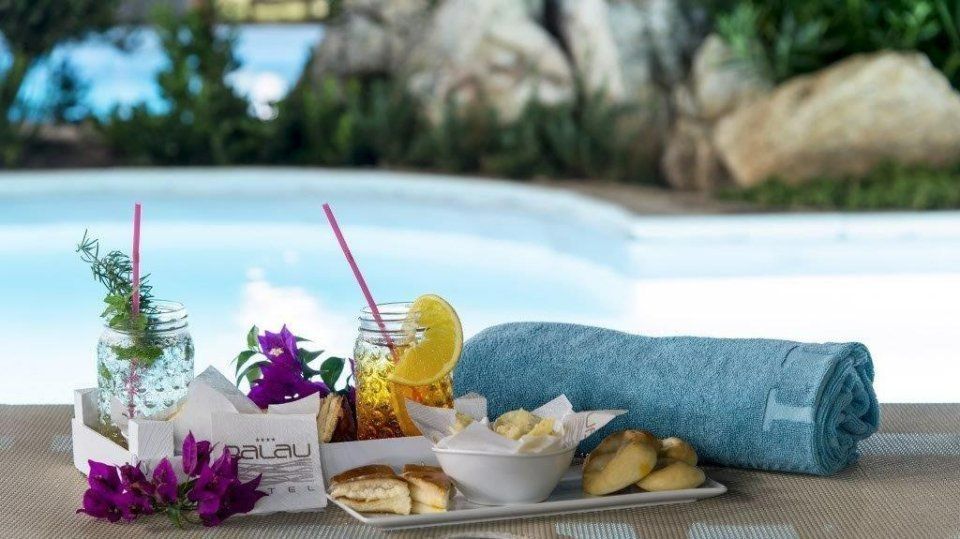 Aperitivo in piscina