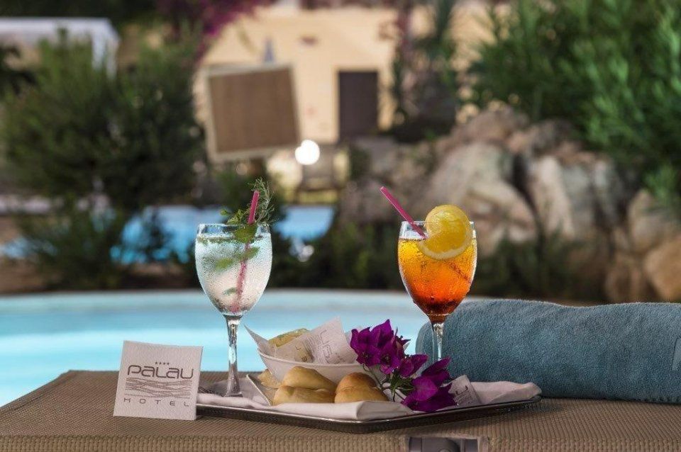 Aperitif by the pool