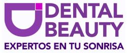 Logotipo morado de Dental Beauty. Forma AU con un cuadrado y las palabras "Dental Beauty" y "Expertos en tu sonrisa" debajo.