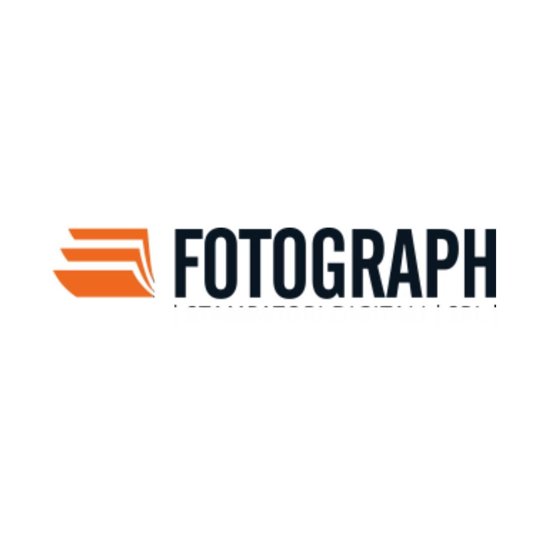 Il logo per la fotografia è arancione e nero su sfondo bianco.