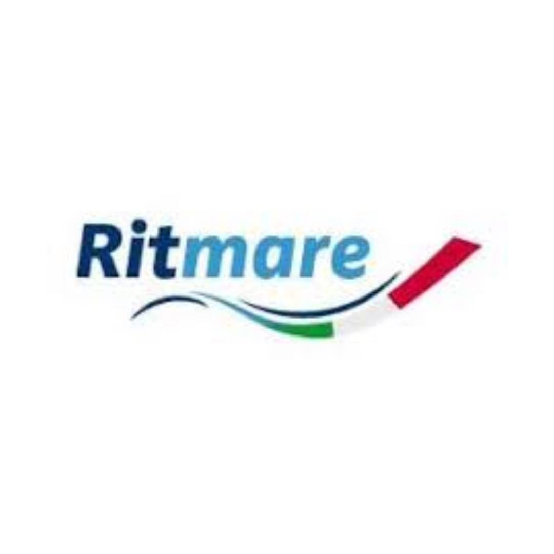 Su uno sfondo bianco è mostrato il logo di Ritmare.