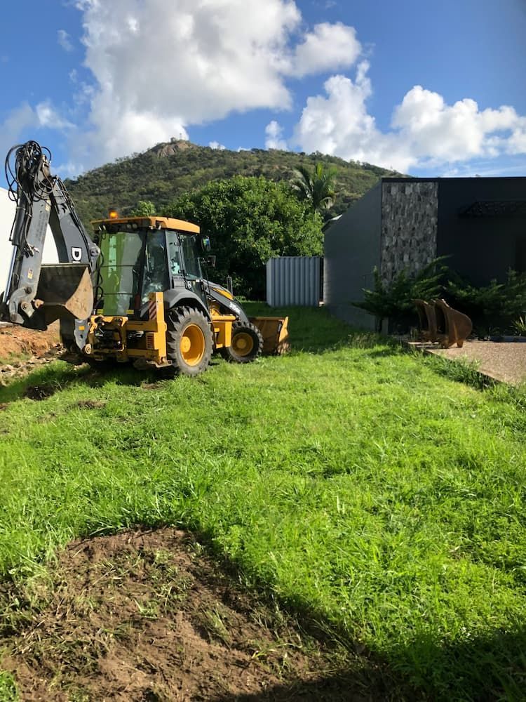Back hoe on Work - Excavator Hire Kelso, QLD
