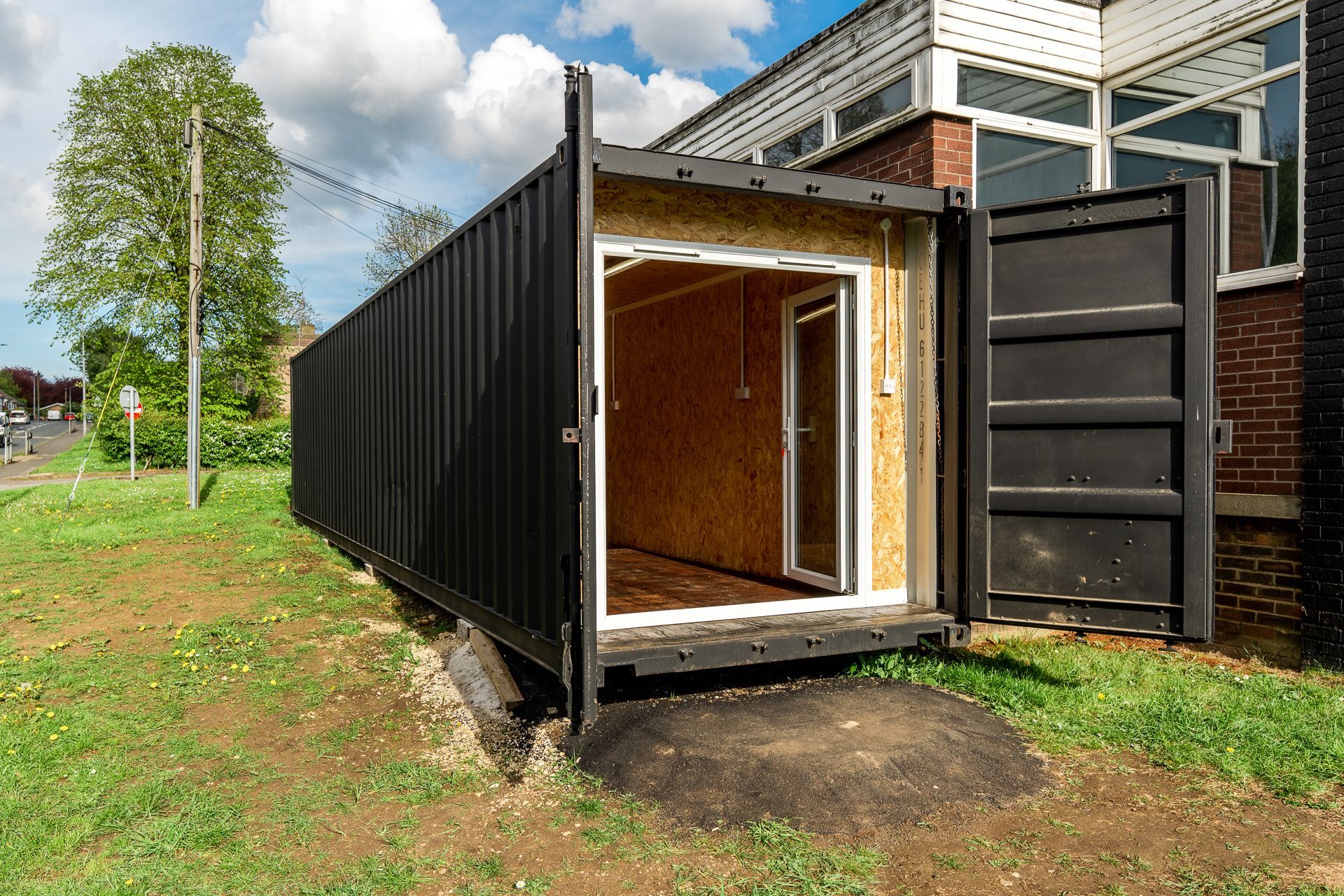 THE CONTAINER