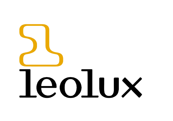 Leolux-logo met een geel abstract embleem boven zwarte kleine letters