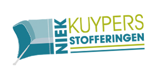 Logo voor Niek Kuypers Stofferingen met turquoise en goudkleurige tekst en een gestileerd stoelicoon