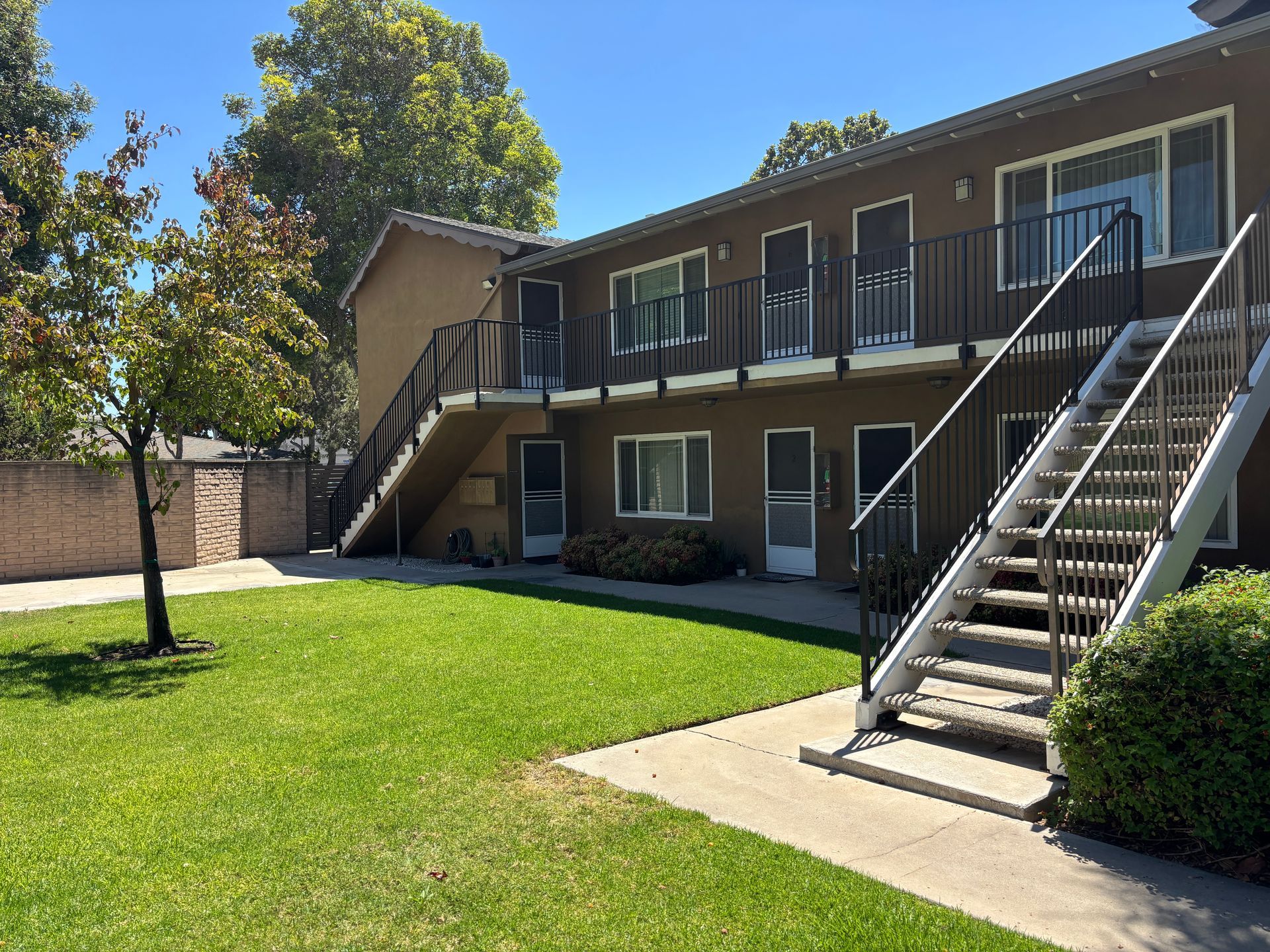 photo of an apartment complex building, showing two stories