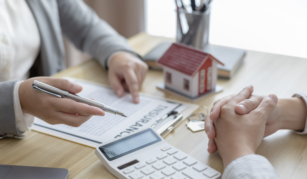 Understanding the Roles and Differences Between Estate Valuation and Estate Appraisal