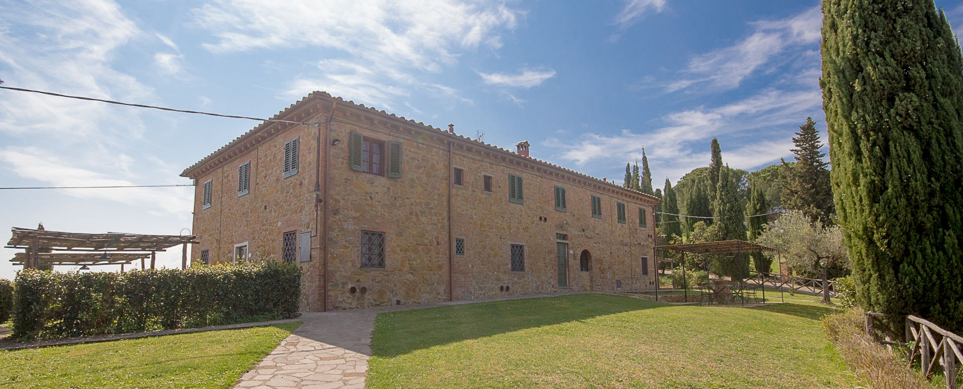 Castellare di Tonda estate with pool and views over Tuscany