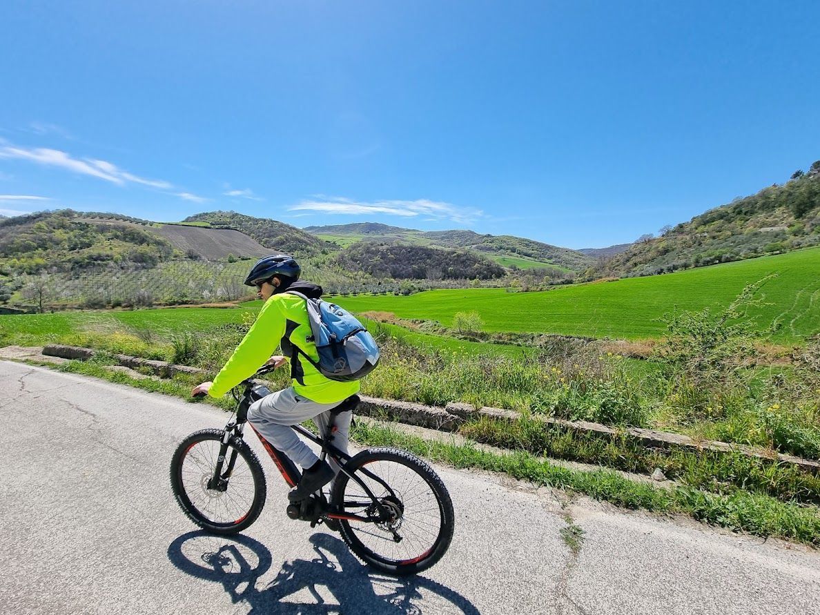 Cycling tour in Molise, rolling hills