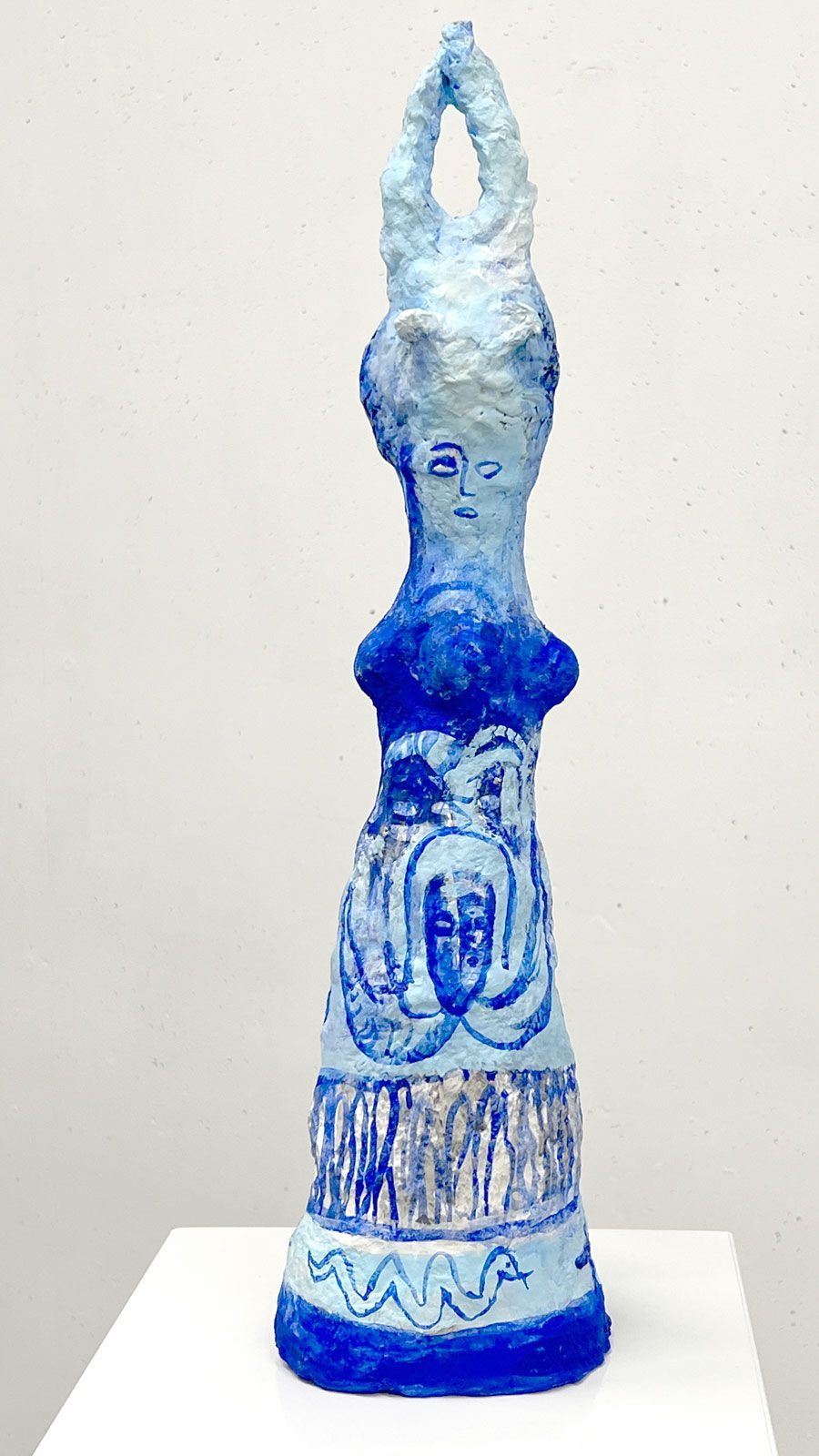 Blue Lady - Skulptur von Sabine Mai 