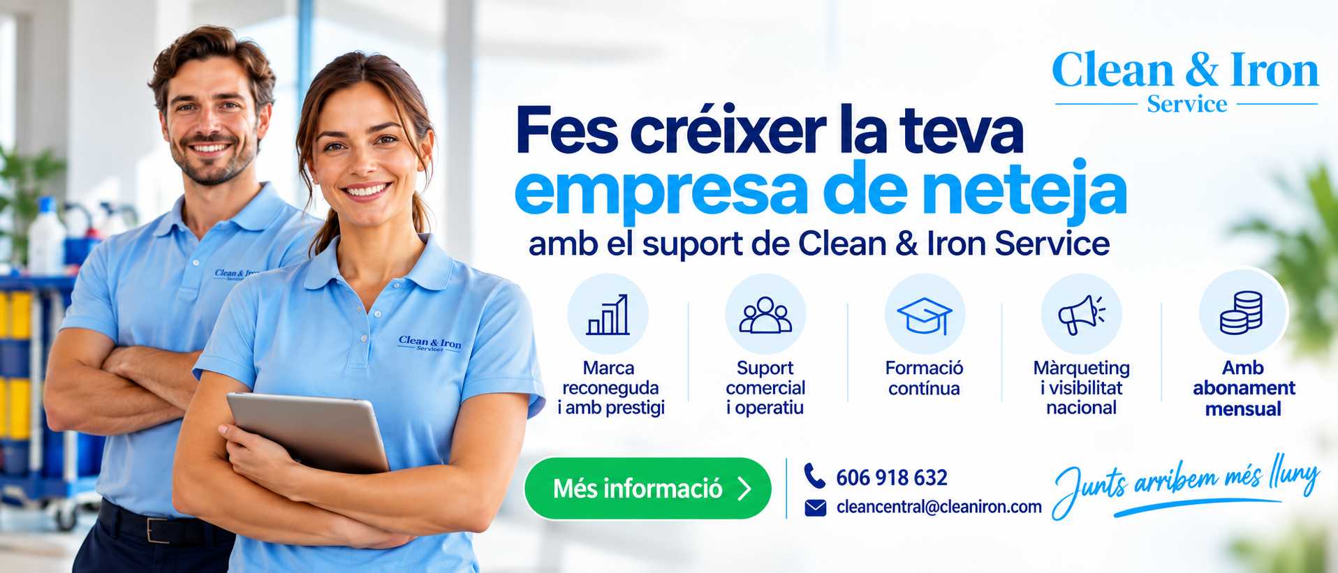 Anuncio de servicio de limpieza y planchado con dos empleados sonrientes con uniformes azules y texto en catalán sobre fondo blanco