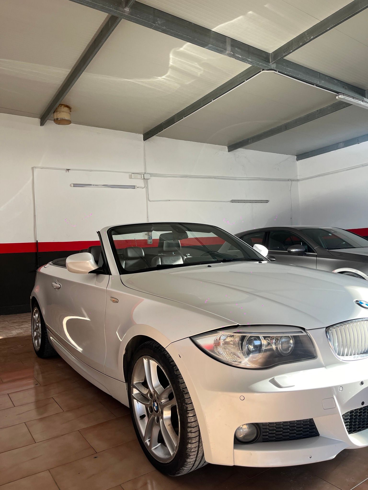 BMW bianca decappottabile