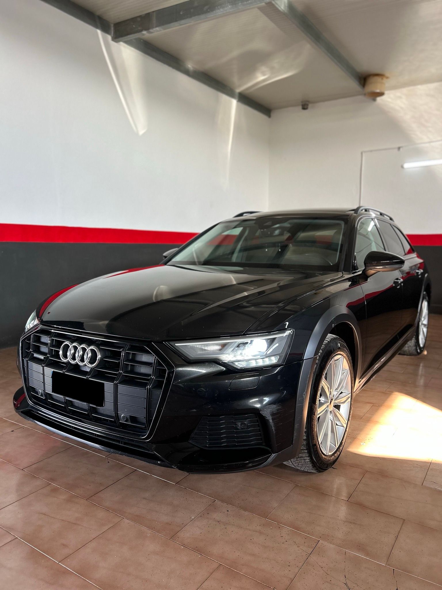 Audi Allroad nera 
