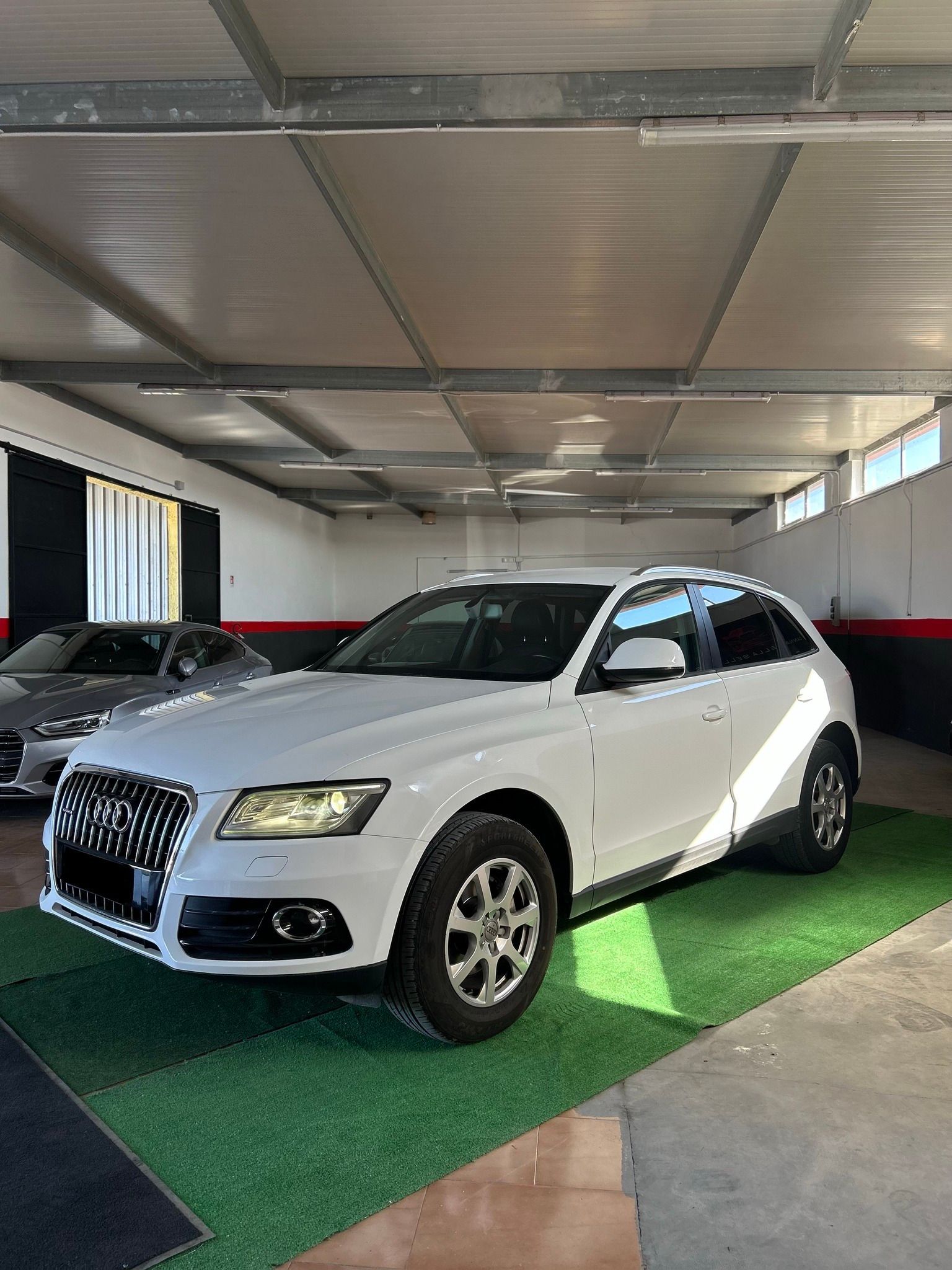 SUV Audi bianco