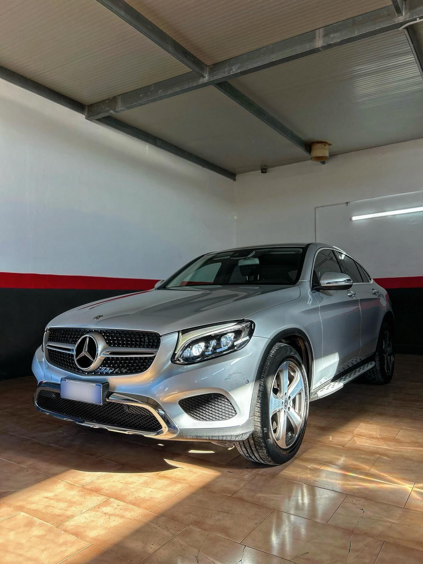 Mercedes GLC Coupé argentata 