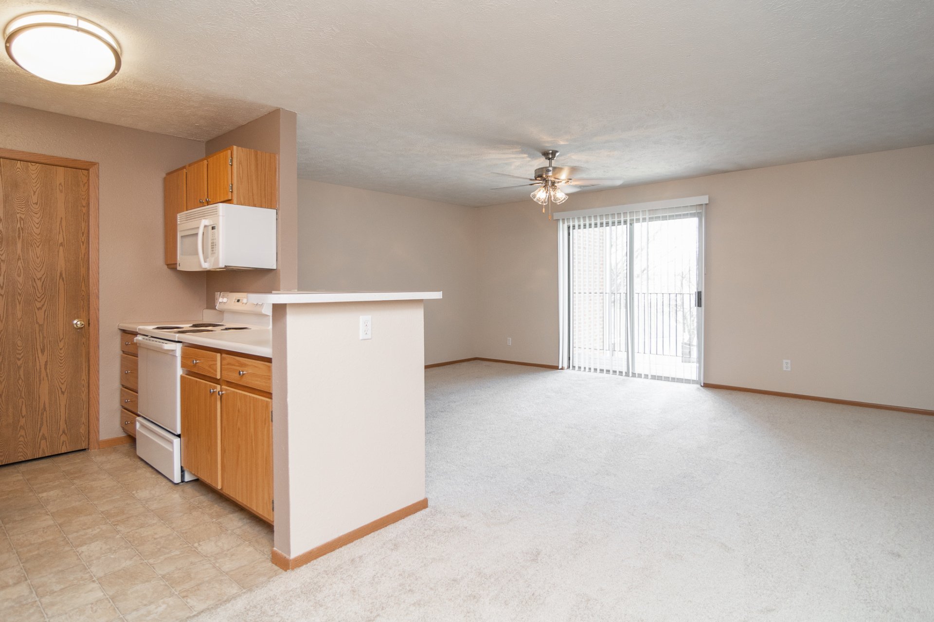 Foxboro Apartments Omaha, Millard, NE Area Apartments for Rent / View