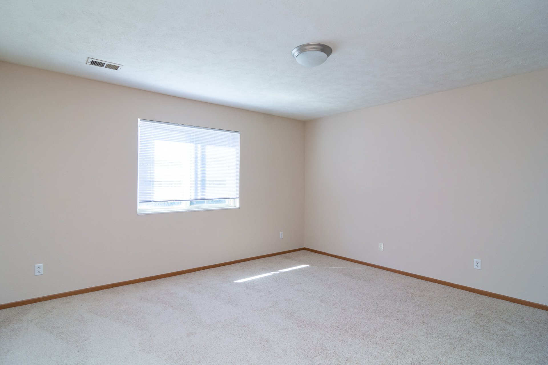 Foxboro Apartments Omaha, Millard, NE Area Apartments for Rent / View
