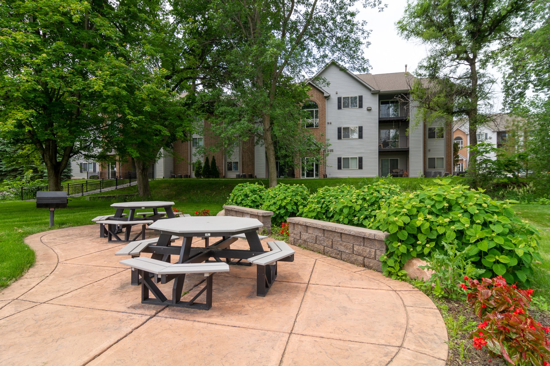 Foxboro Apartments Omaha, Millard, NE Area Apartments for Rent / View
