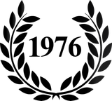 1976 dans une couronne de laurier noir.