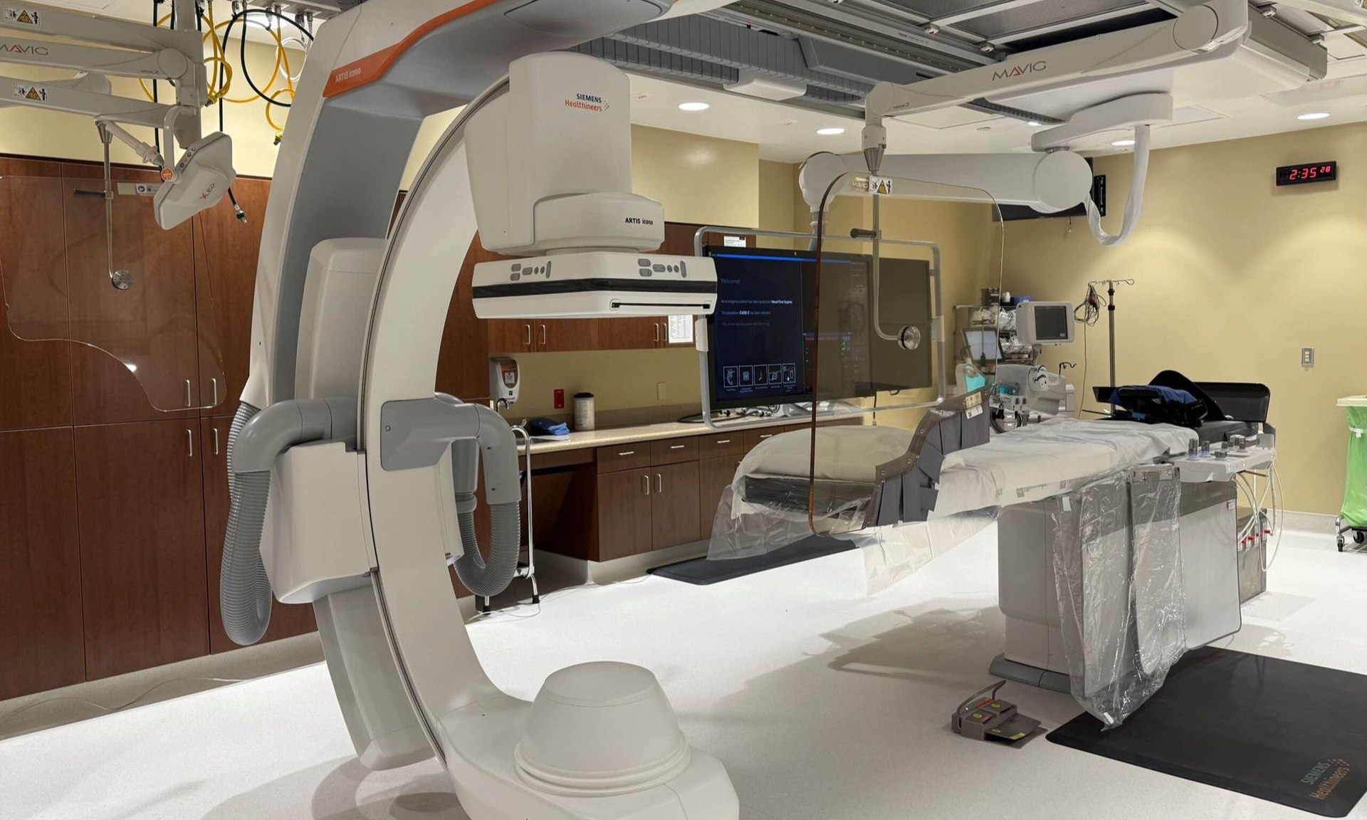 Modular cardiac catheterization lab equipped for on-site procedures