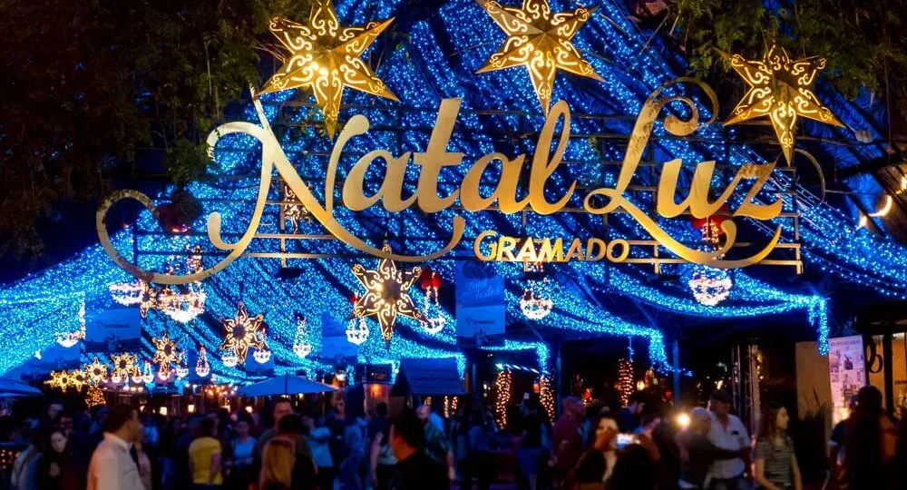 Fachada do Natal Luz à Noite
