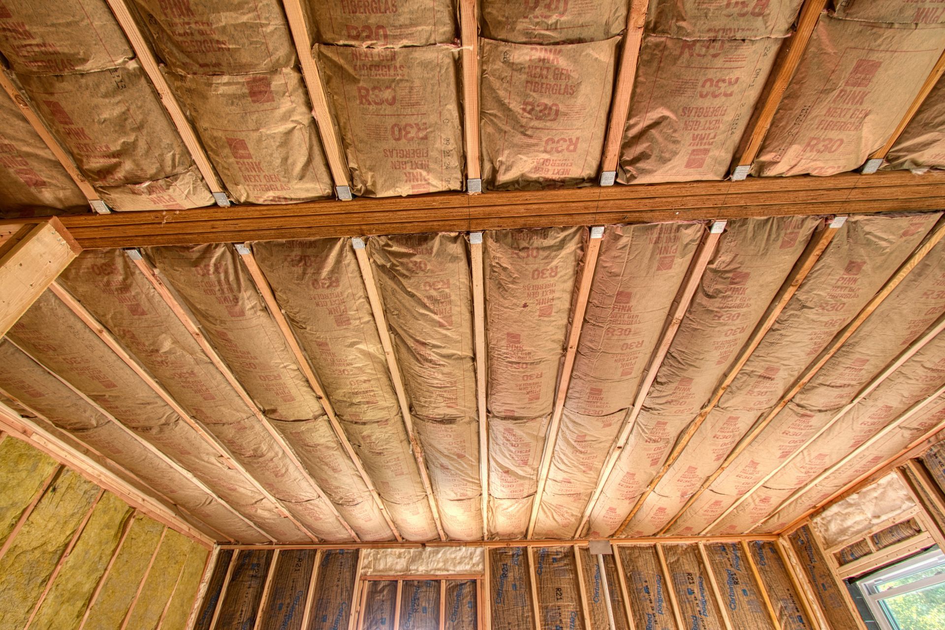 Ceiling insulation owners cornering r30