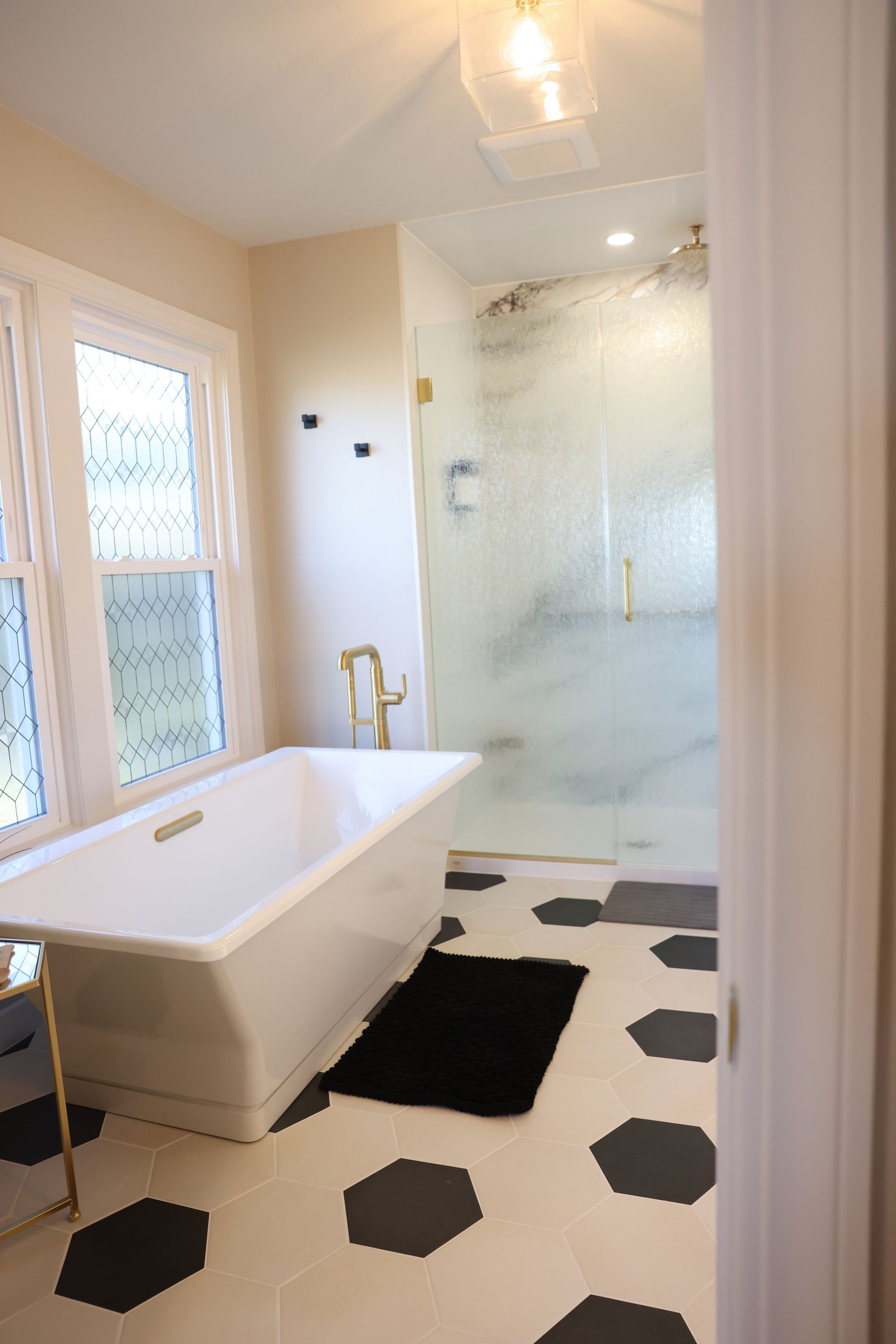 Honeymoon shower and bathtub