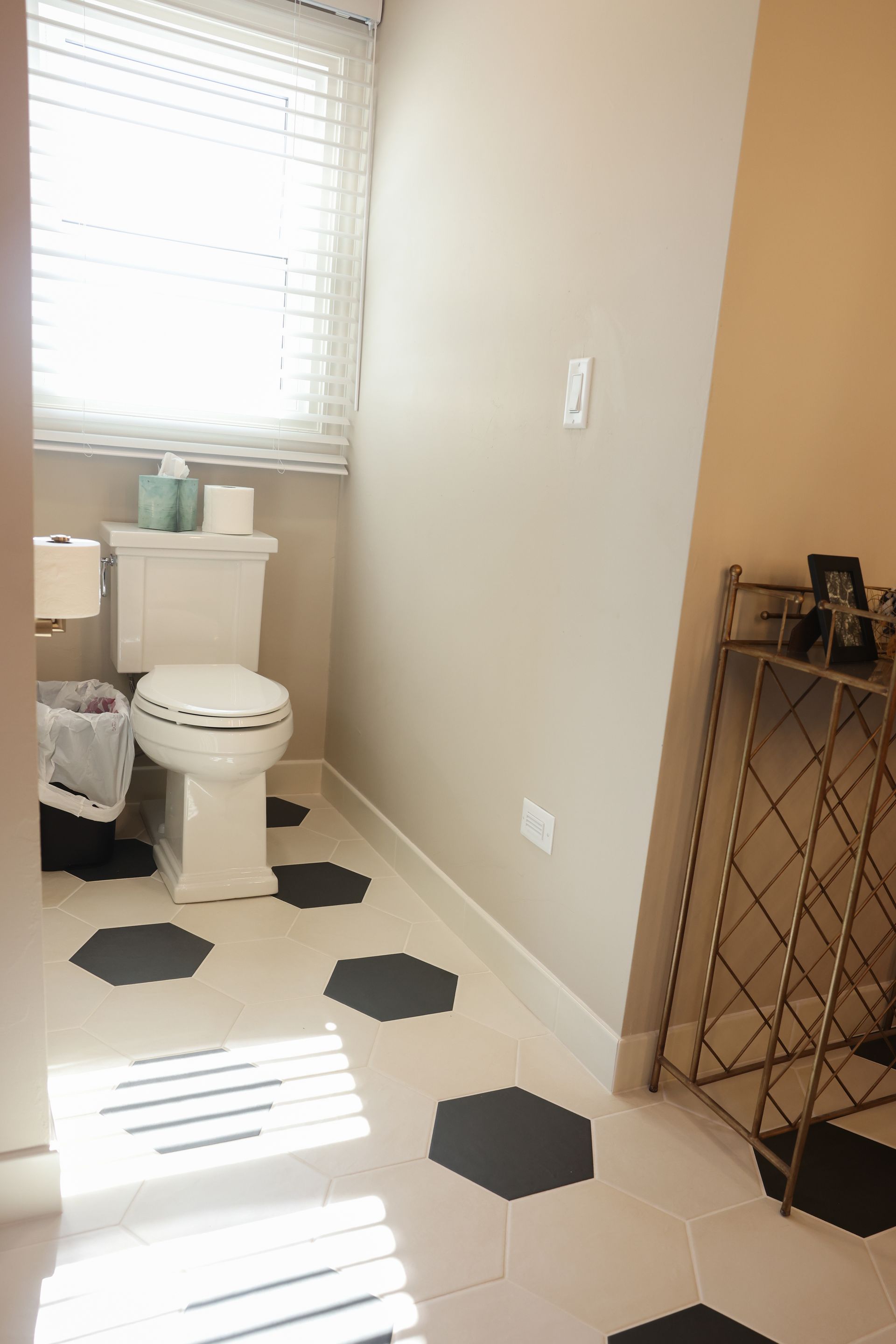 Honeymoon toliet