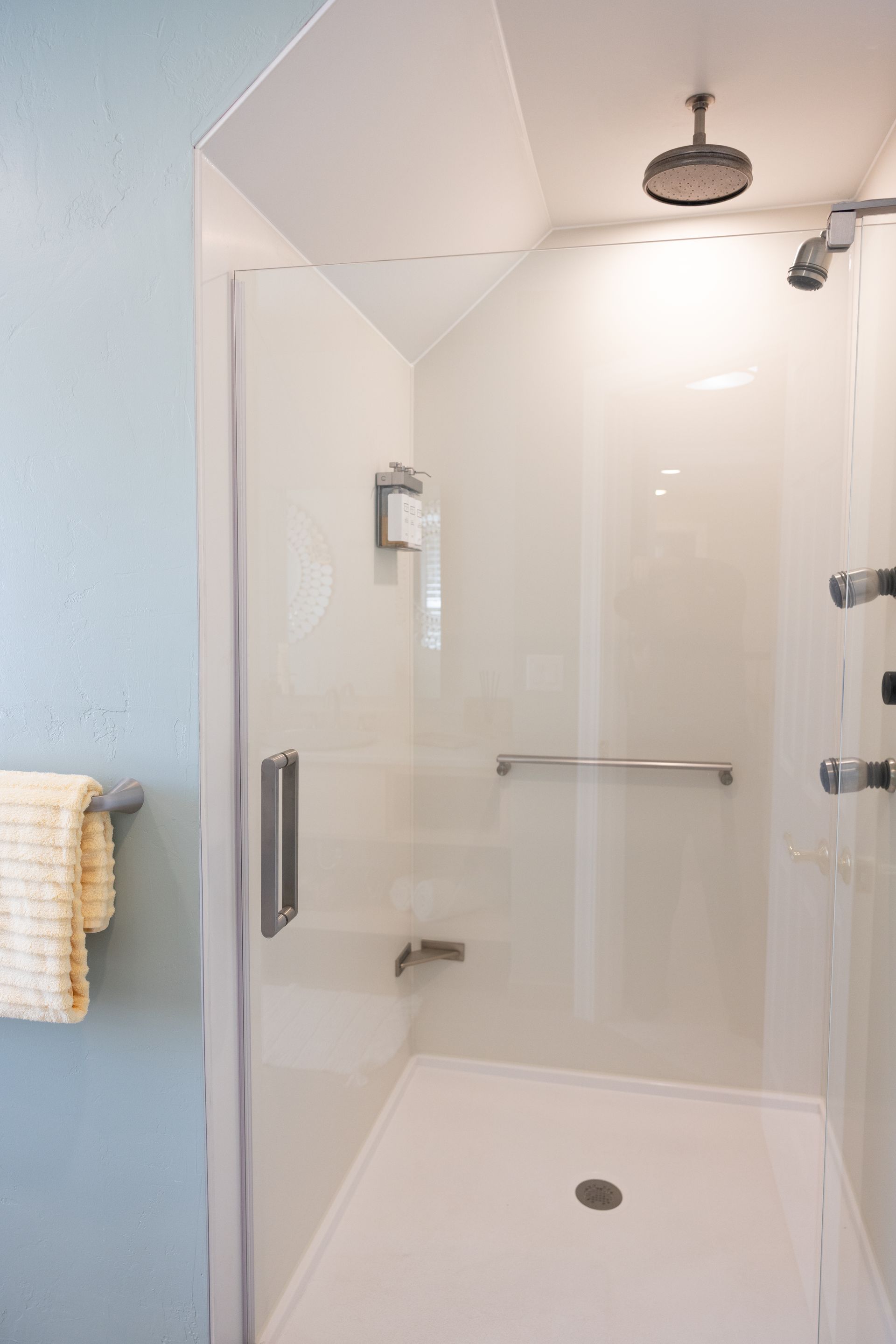 Spa shower in Garden bathroom