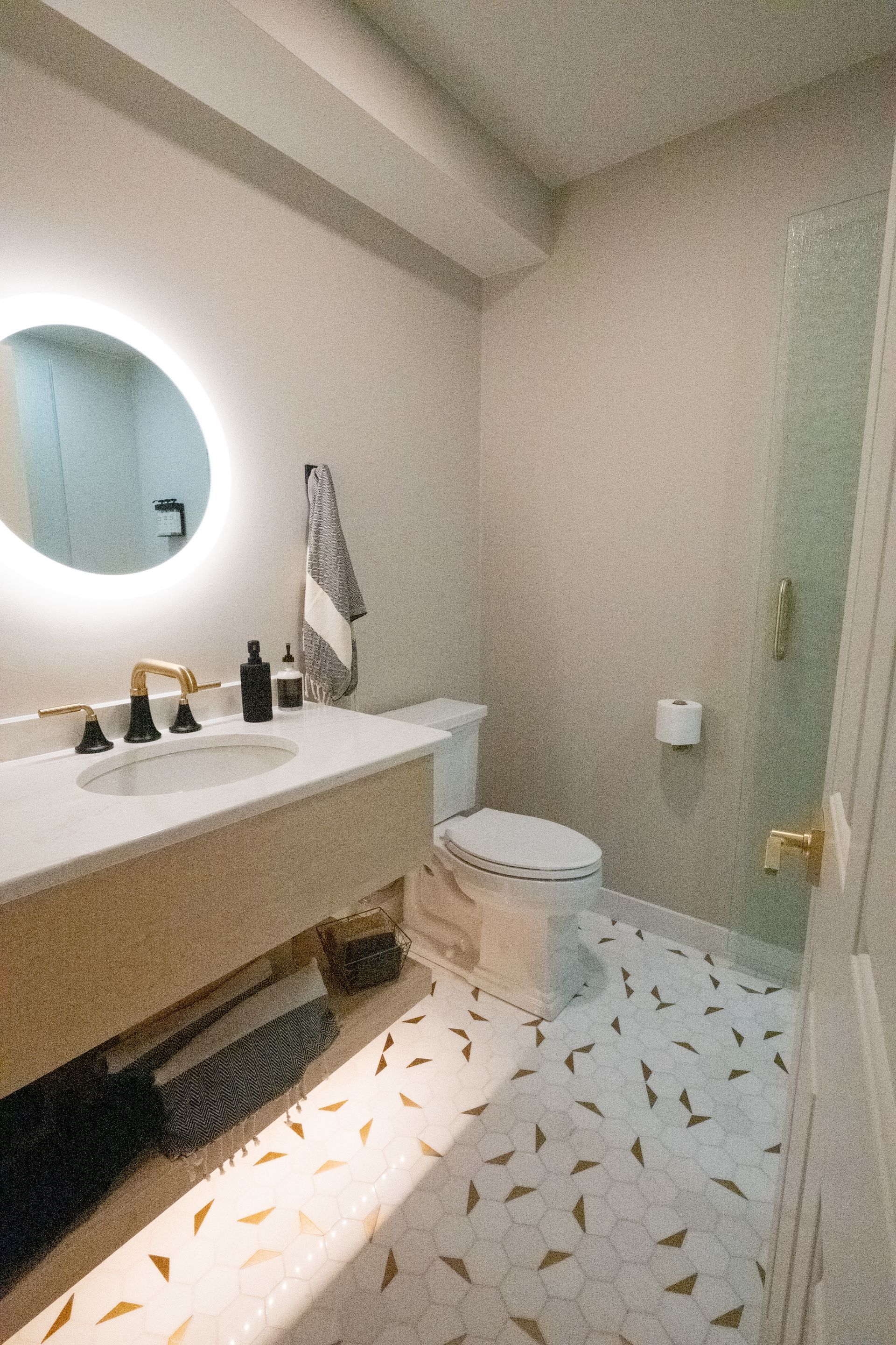 Honeycomb bathroom