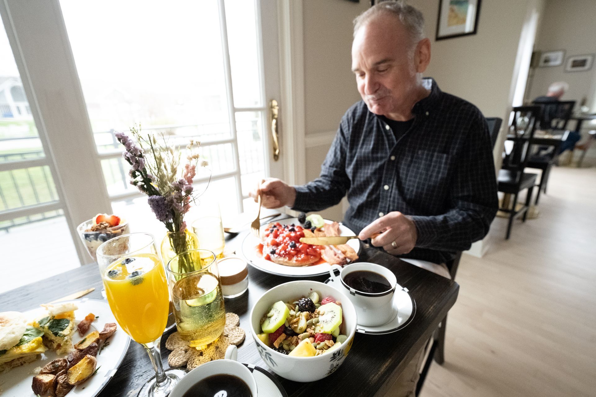 Guests enjoying breakfast
